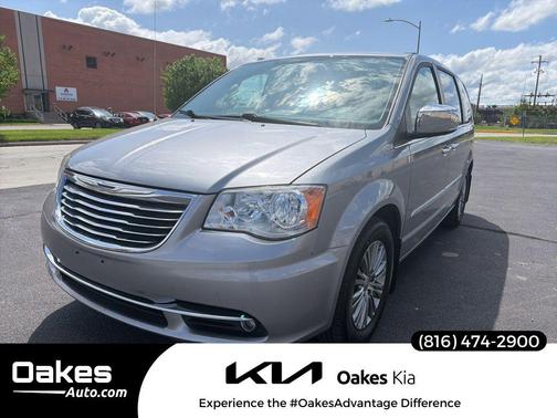 Billet Silver Metallic Clearcoat 2013 Chrysler Town & Country Touring-L