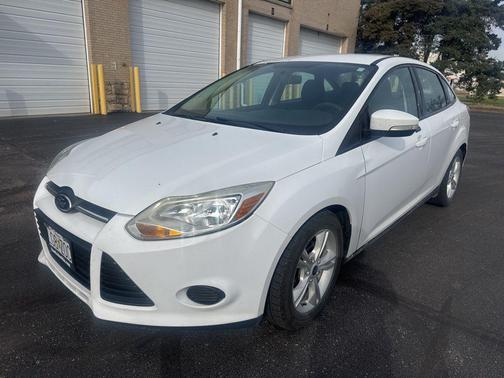 OXFORD WHITE 2014 Ford Focus SE