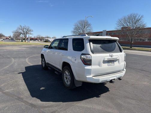 Super White 2018 Toyota 4Runner SR5 Premium