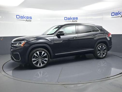 Deep Black 2022 Volkswagen Atlas Cross Sport 3.6L V6 SEL Premium R-Line