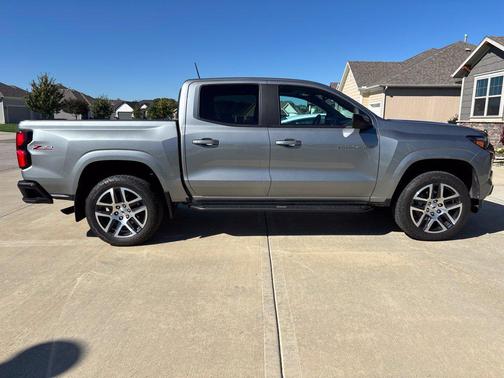 Sterling Gray Metallic 2023 Chevrolet Colorado Z71