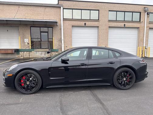 2019 Porsche Panamera GTS