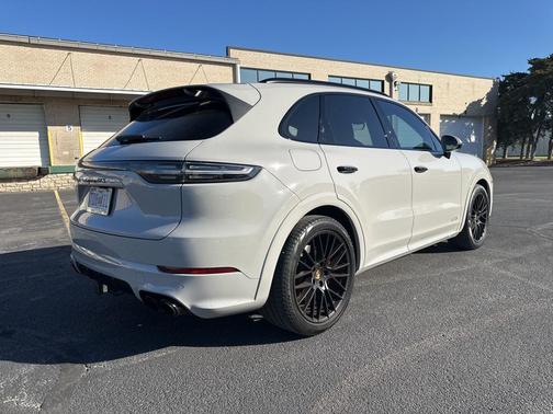 2021 Porsche Cayenne GTS