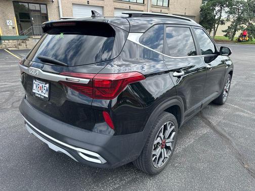 Cherry Black 2022 Kia Seltos SX Turbo