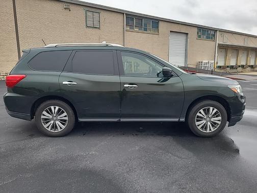 2018 Nissan Pathfinder SV