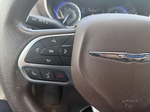 Bright White Clearcoat 2017 Chrysler Pacifica Touring