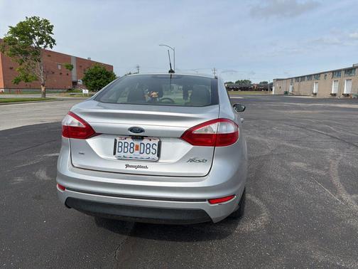 INGOT SILVER 2016 Ford Fiesta SE