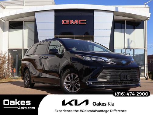 2024 Toyota Sienna XLE