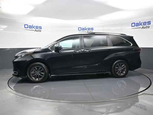 2024 Toyota Sienna XLE