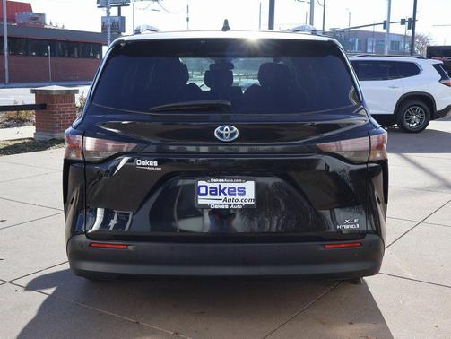 2024 Toyota Sienna XLE