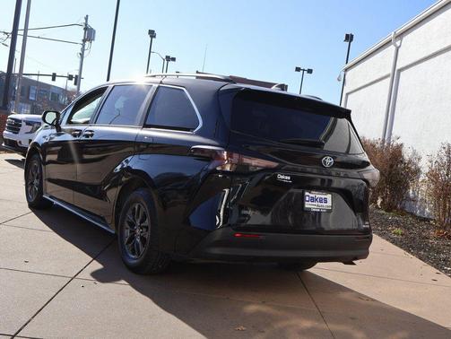 2024 Toyota Sienna XLE