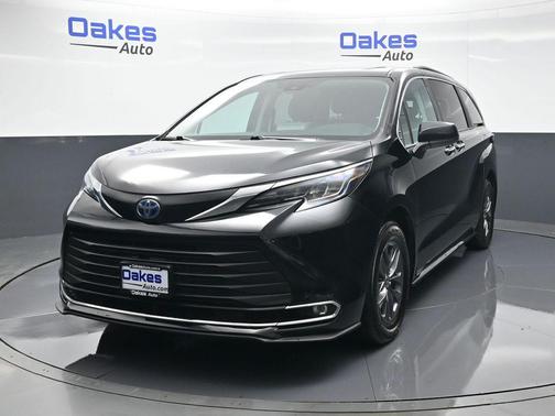 2024 Toyota Sienna XLE