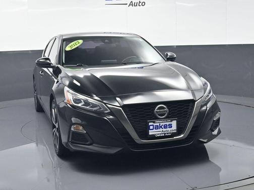 Super Black 2022 Nissan Altima SR FWD