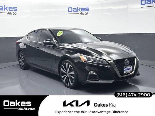 Super Black 2022 Nissan Altima SR FWD