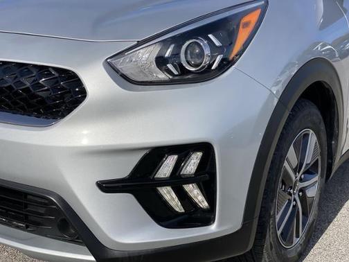Photo 3 of 41 of 2020 Kia Niro EX Premium