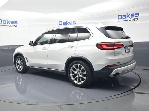 White Metallic 2021 BMW X5 sDrive40i