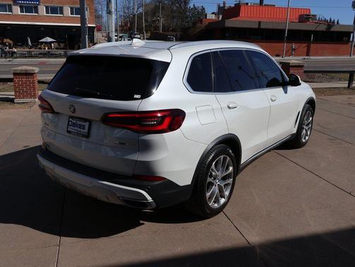 White Metallic 2021 BMW X5 sDrive40i