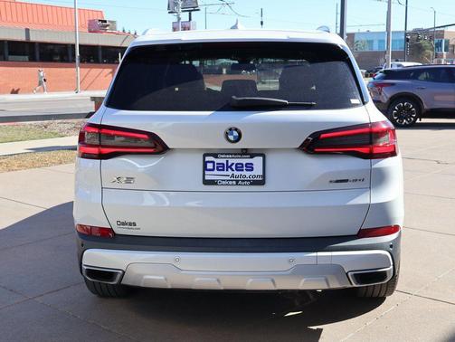White Metallic 2021 BMW X5 sDrive40i