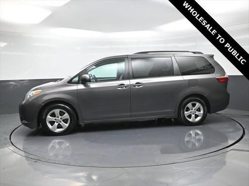 2017 Toyota Sienna LE