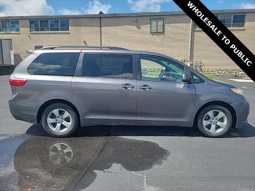 2017 Toyota Sienna LE
