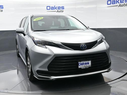 2024 Toyota Sienna LE