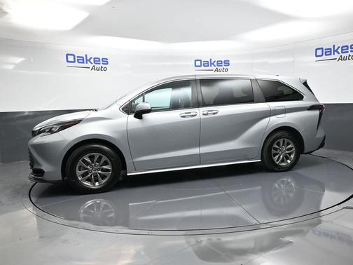 2024 Toyota Sienna LE
