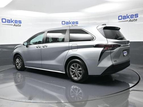 2024 Toyota Sienna LE