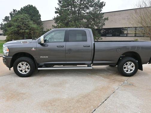 Granite Crystal Metallic Clearcoat 2024 RAM 3500 Laramie Crew Cab 4x4 8' Box