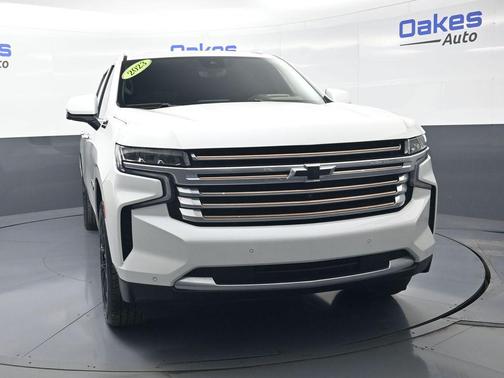 Iridescent Pearl Tricoat 2023 Chevrolet Suburban 4WD High Country