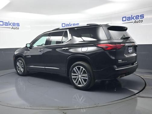 Mosaic Black Metallic 2023 Chevrolet Traverse High Country