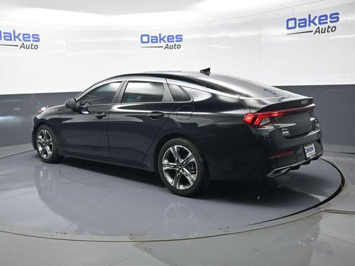 Ebony Black 2022 Kia K5 LXS