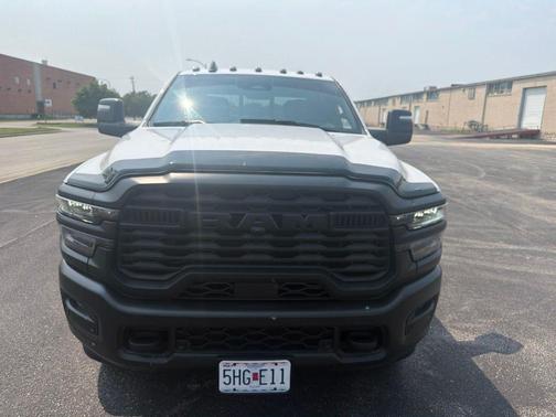 Bright White Clearcoat 2025 RAM 2500 Tradesman Crew Cab 4x4 6'4' Box