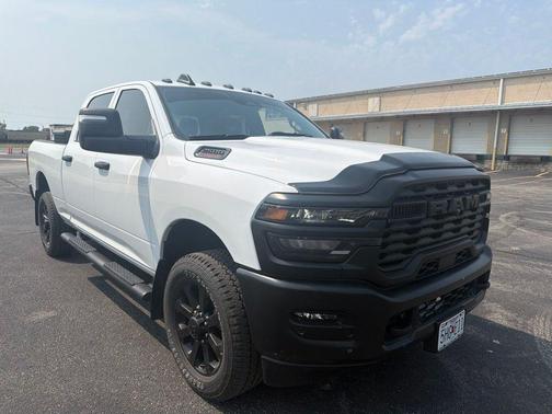 Bright White Clearcoat 2025 RAM 2500 Tradesman Crew Cab 4x4 6'4' Box