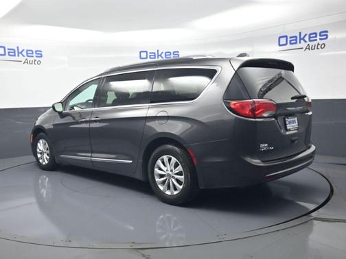 Granite Crystal Metallic Clearcoat 2019 Chrysler Pacifica Touring L
