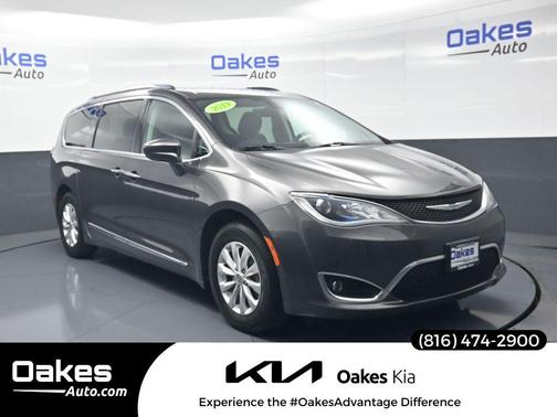 Granite Crystal Metallic Clearcoat 2019 Chrysler Pacifica Touring L