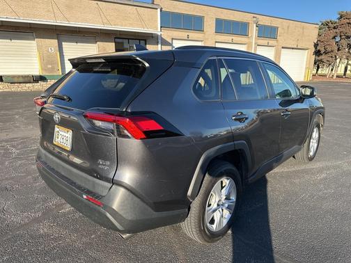 2020 Toyota RAV4 XLE