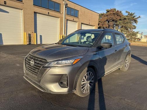 2023 Nissan Kicks SR