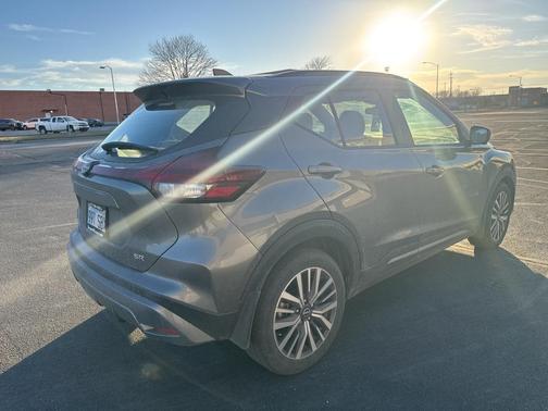 2023 Nissan Kicks SR