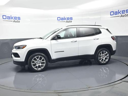 Bright White Clearcoat 2022 Jeep Compass Latitude Lux