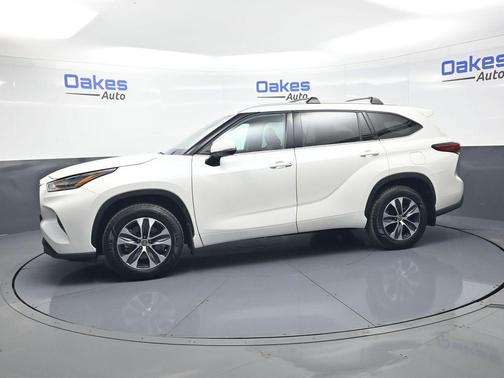 Blizzard Pearl 2021 Toyota Highlander XLE