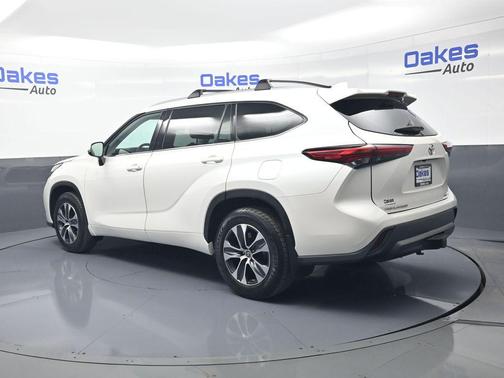 Blizzard Pearl 2021 Toyota Highlander XLE