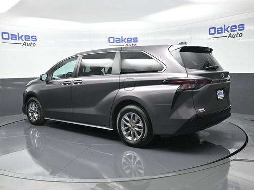 2024 Toyota Sienna LE