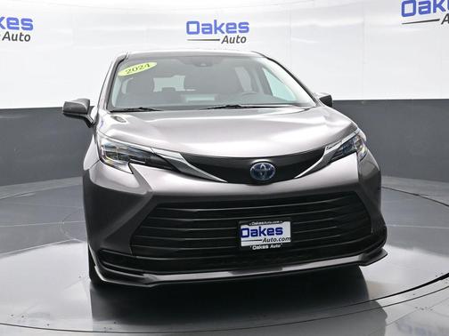 2024 Toyota Sienna LE