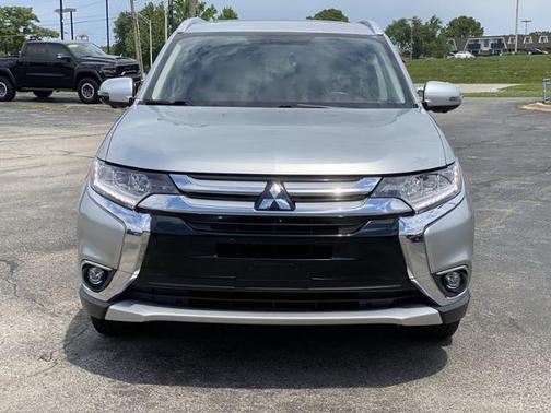 Photo 4 of 35 of 2018 Mitsubishi Outlander GT