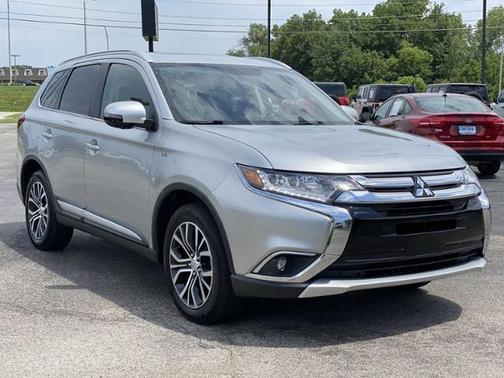 Photo 5 of 35 of 2018 Mitsubishi Outlander GT