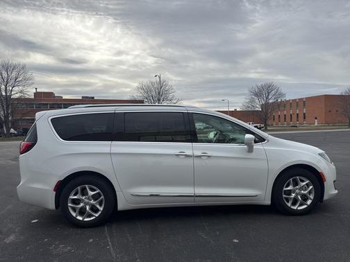 2020 Chrysler Pacifica Touring-L Plus