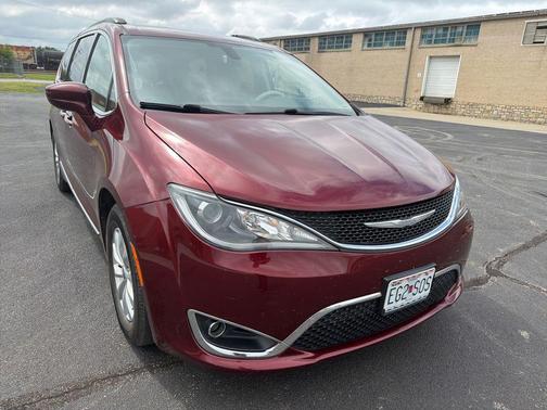 Velvet Red Pearlcoat 2017 Chrysler Pacifica Touring-L