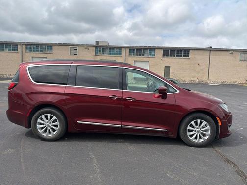 Velvet Red Pearlcoat 2017 Chrysler Pacifica Touring-L