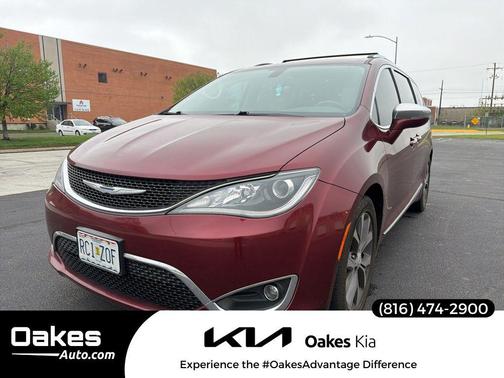 Velvet Red Pearlcoat 2018 Chrysler Pacifica Limited