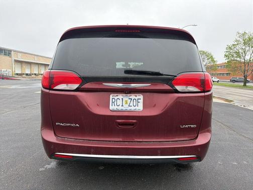 Velvet Red Pearlcoat 2018 Chrysler Pacifica Limited